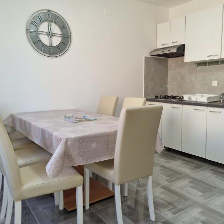 Apartmani Veronika Novalja Exterior foto