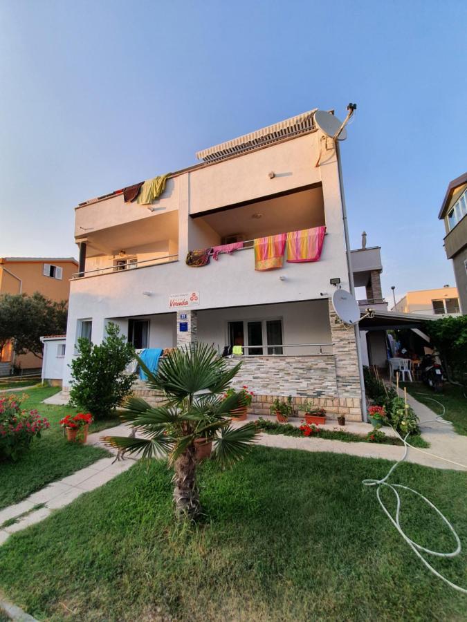 Apartmani Veronika Novalja Exterior foto