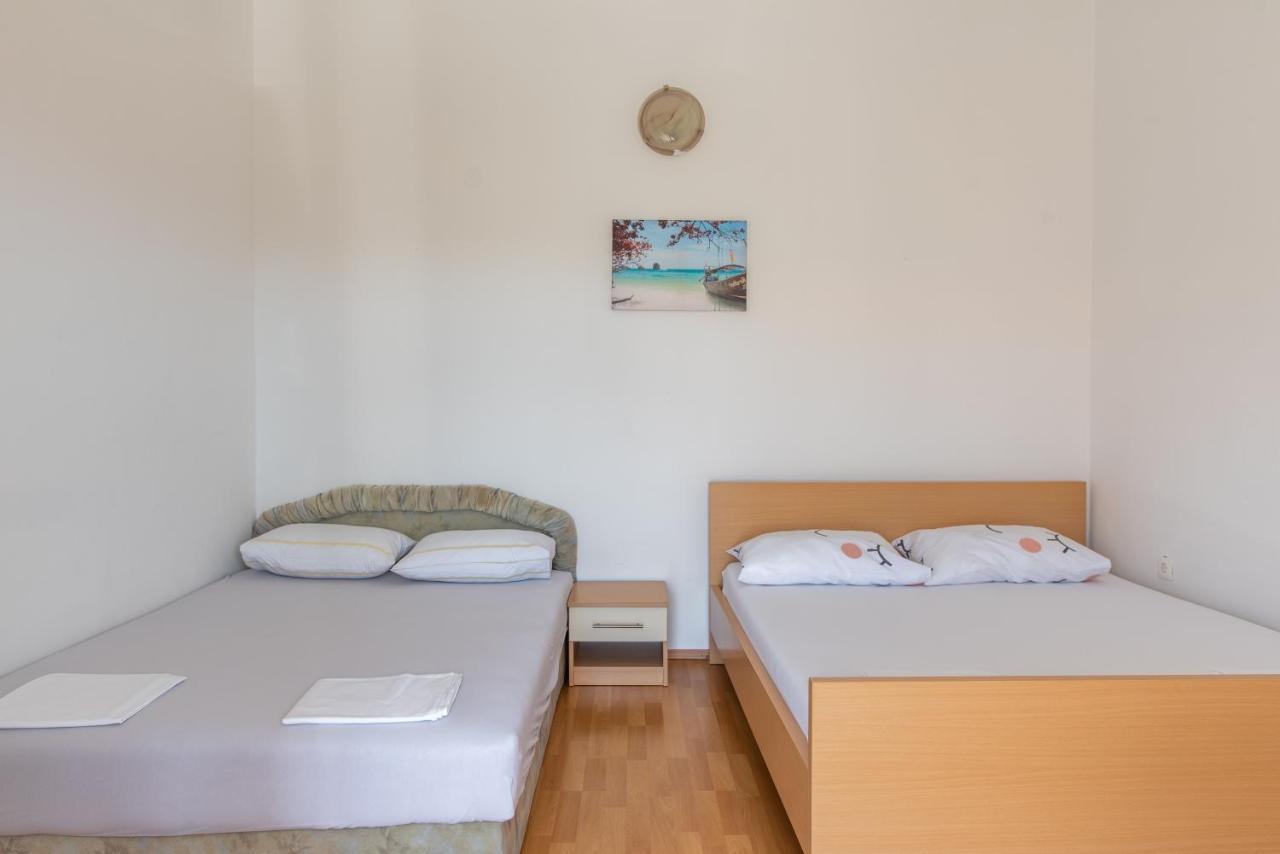 Apartmani Veronika Novalja Exterior foto