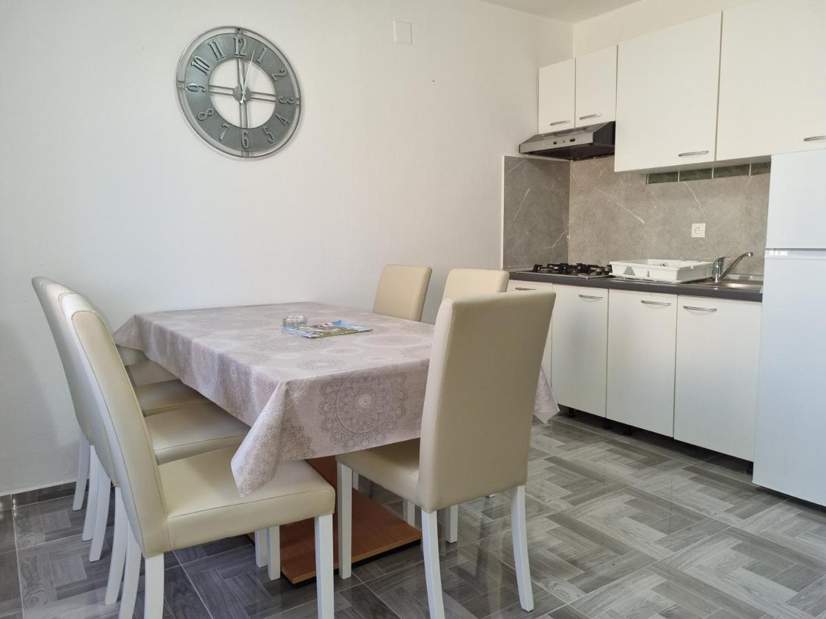 Apartmani Veronika Novalja Exterior foto